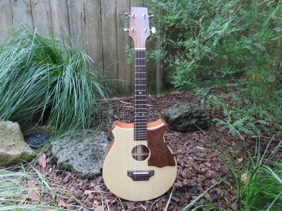 CROWN ROYALE TENOR UKULELE - Spruce Top