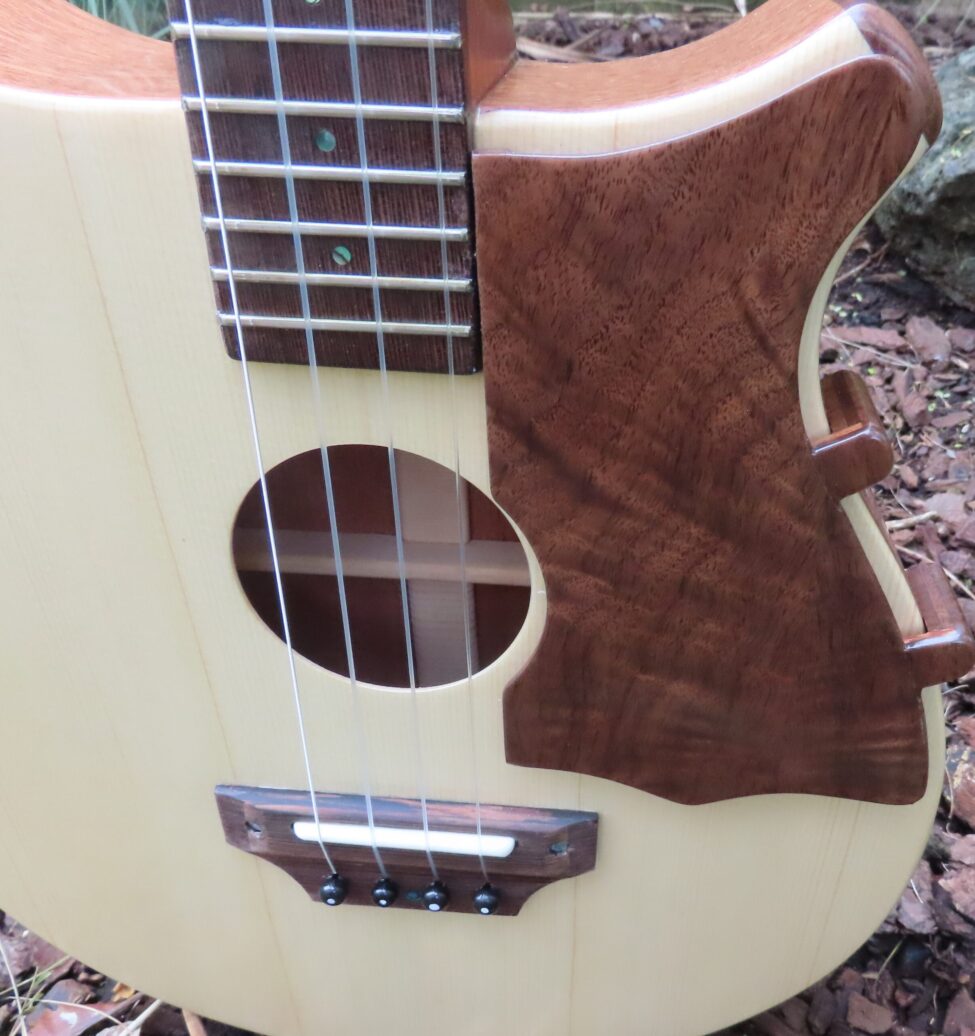 CROWN ROYALE TENOR UKULELE - Spruce Top