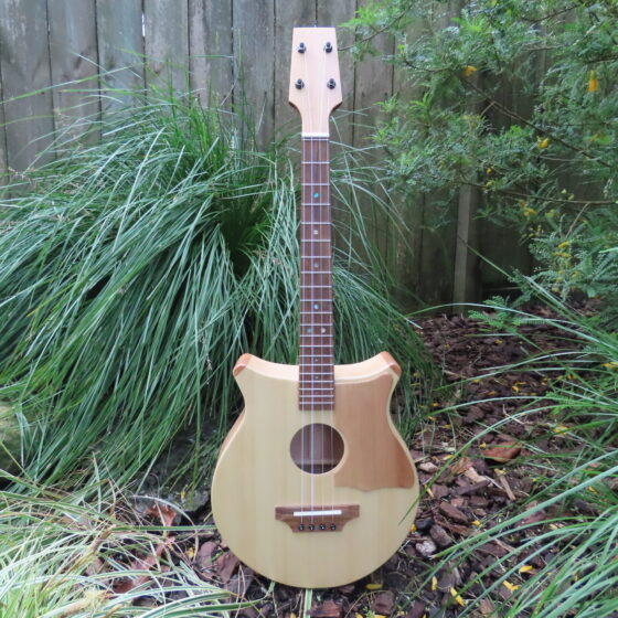 CROWN ROYALE BARITONE UKULELE - NZ Kauri with Spruce top