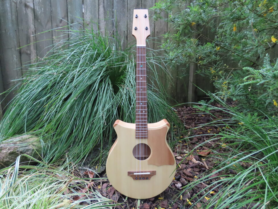 CROWN ROYALE BARITONE UKULELE - NZ Kauri with Spruce top