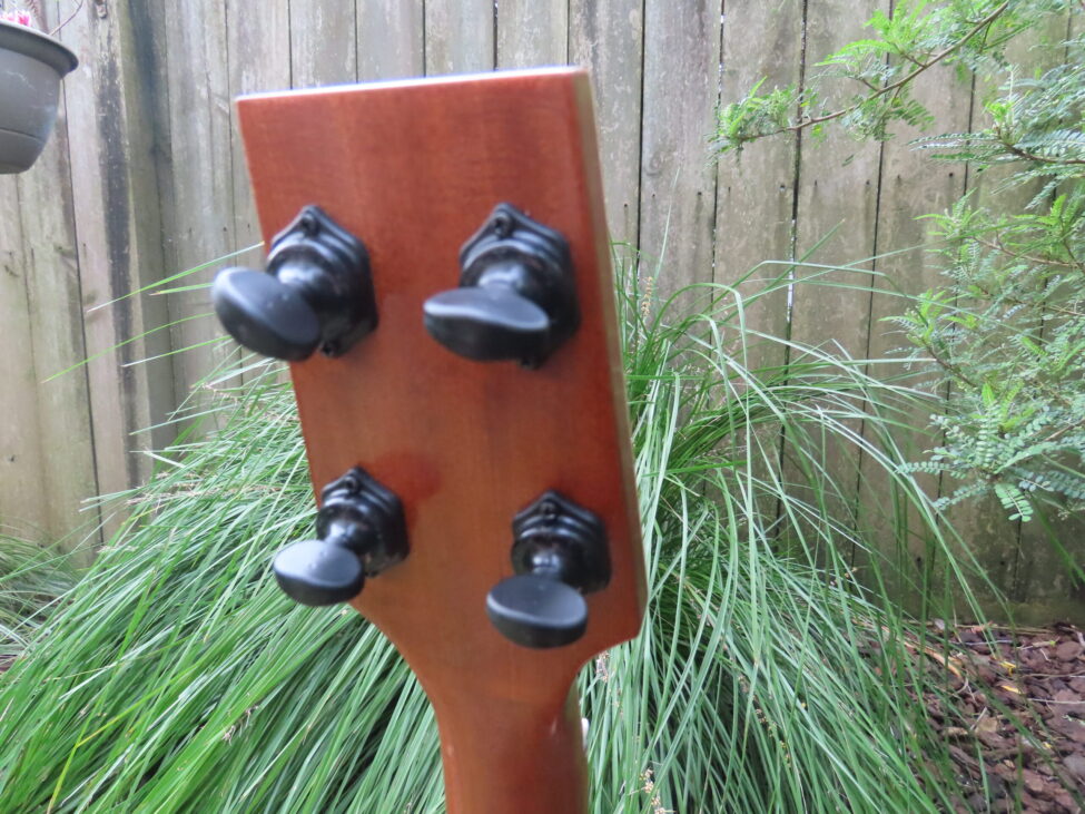 CROWN ROYALE BARITONE UKULELE - NZ Kauri with Spruce top