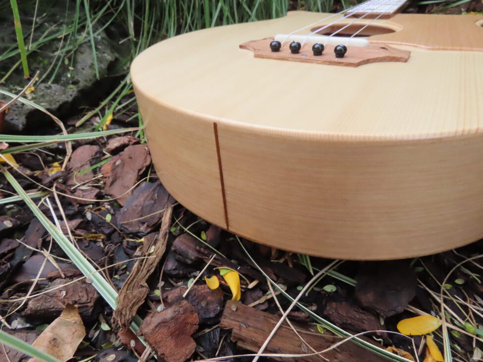 CROWN ROYALE BARITONE UKULELE - NZ Kauri with Spruce top