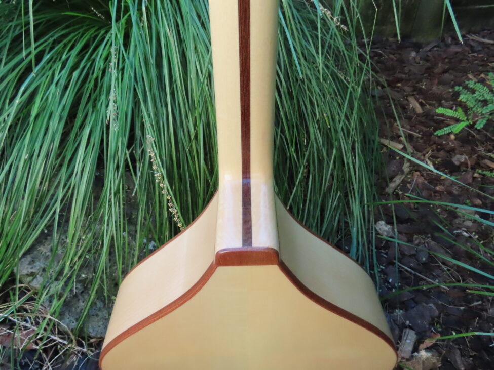 TRAD II ROYALE OCTAVE MANDOLIN / IRISH BOUZOUKI - 24-3/4" scale - Spruce top