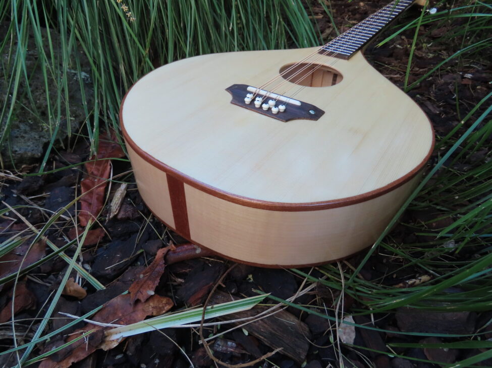 TRAD II ROYALE OCTAVE MANDOLIN / IRISH BOUZOUKI - 24-3/4" scale - Spruce top