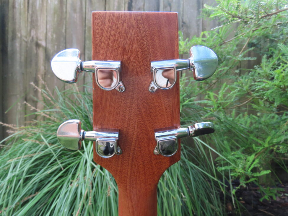 TRAD II SLIMLINE BARITONE UKULELE - NZ Kauri with Cedar top