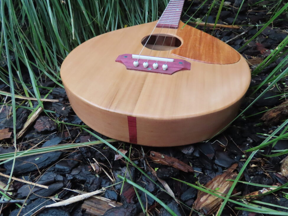 TRAD II SLIMLINE BARITONE UKULELE - NZ Kauri with Cedar top