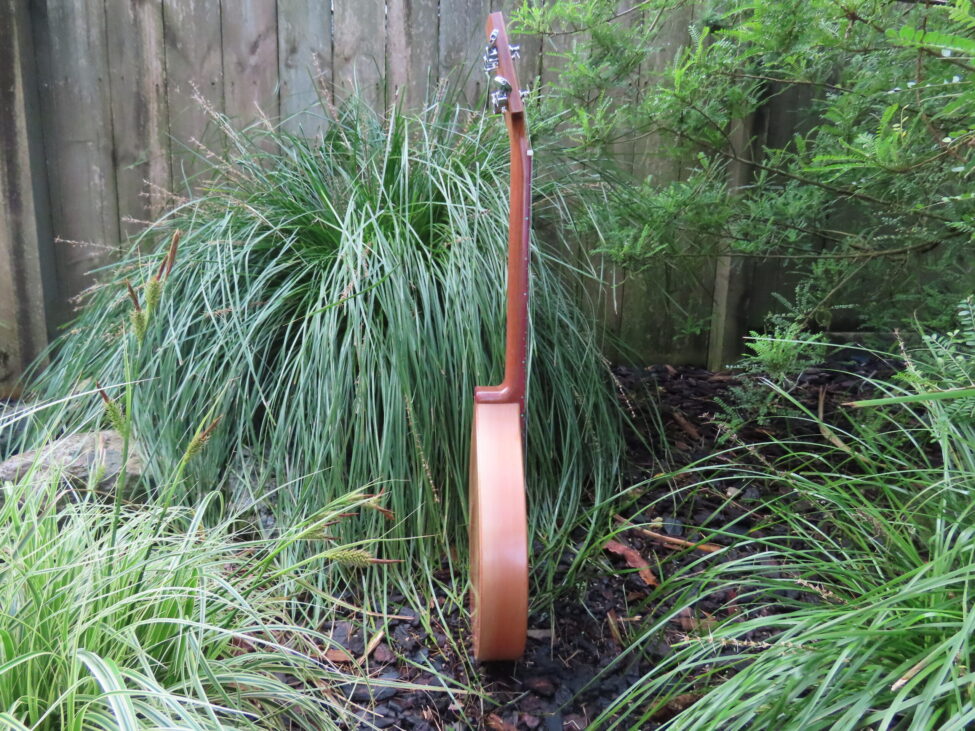 TRAD II SLIMLINE BARITONE UKULELE - NZ Kauri with Cedar top