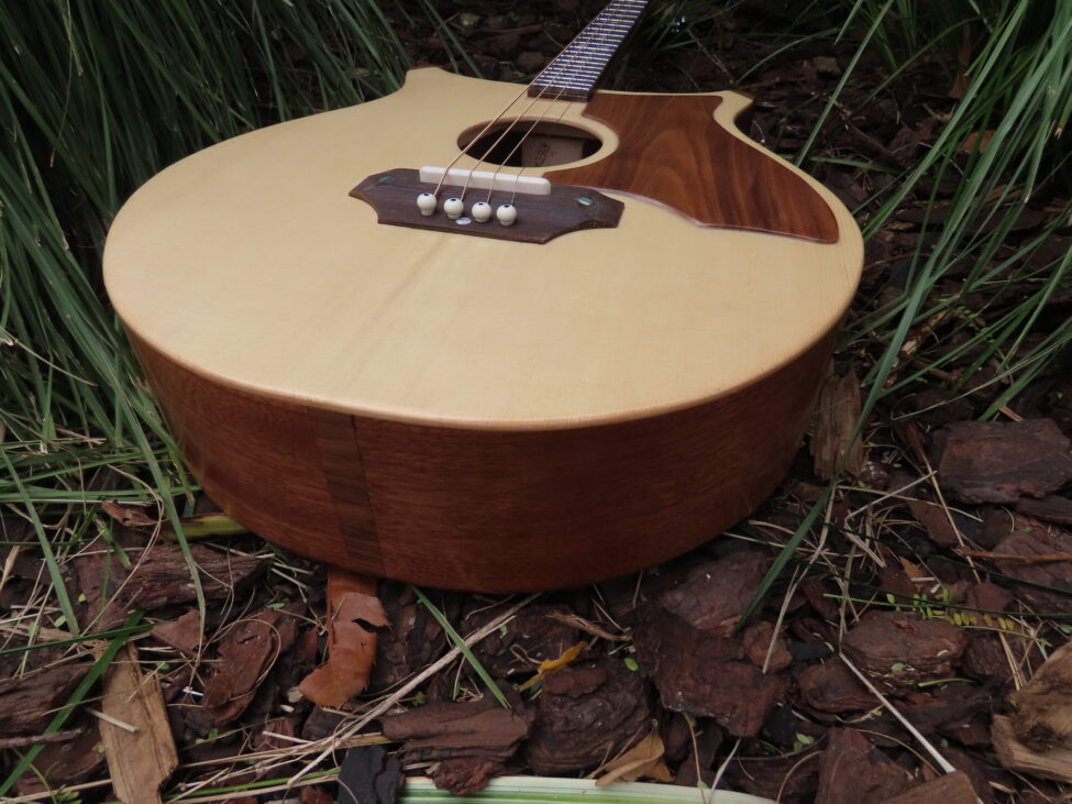 CROWN ROYALE TENOR GUITAR - Sapele with Spruce top