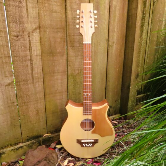 CROWN ROYALE 8 STRING BARITONE UKULELE - Spruce top