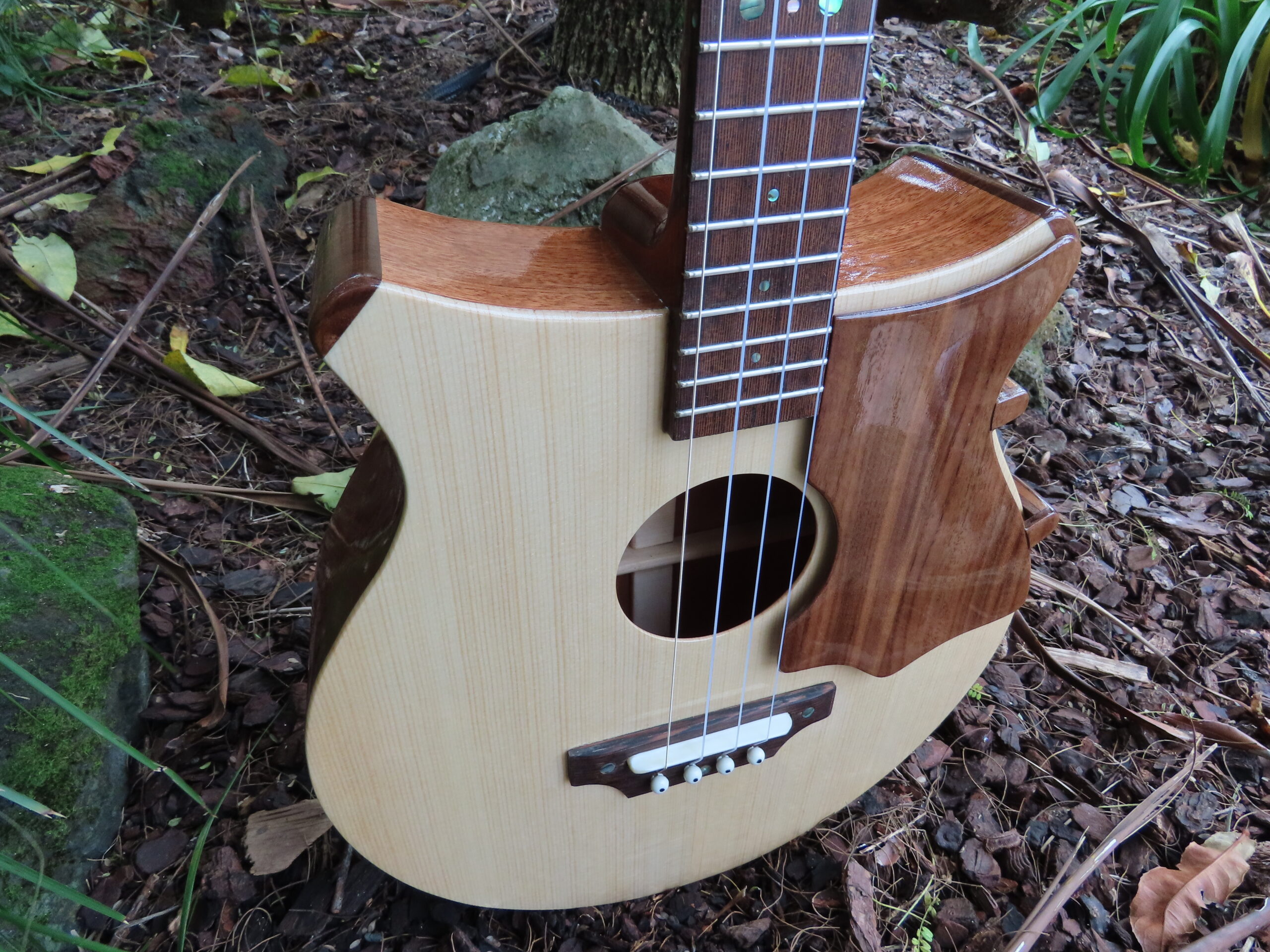 CROWN ROYALE BARITONE UKULELE - Mahogany with Spruce top - Image 5