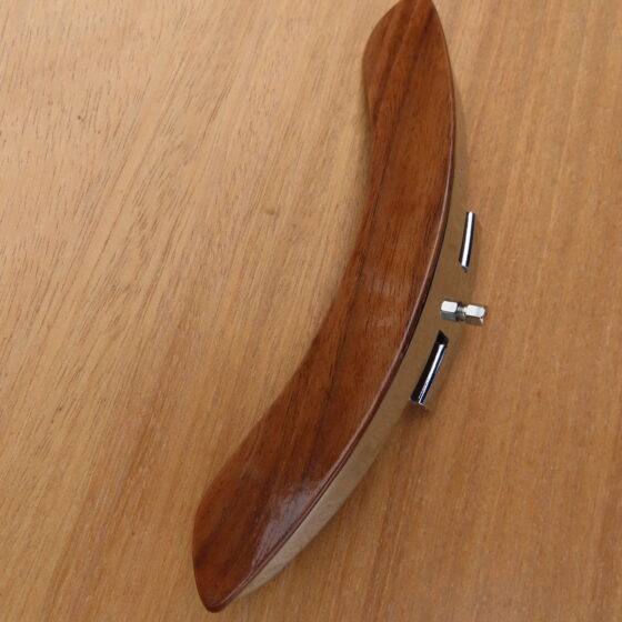 BANJO ARMREST - Walnut top
