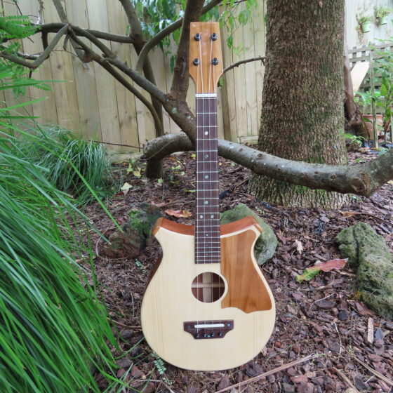 CROWN ROYALE TENOR UKULELE - Spruce Top